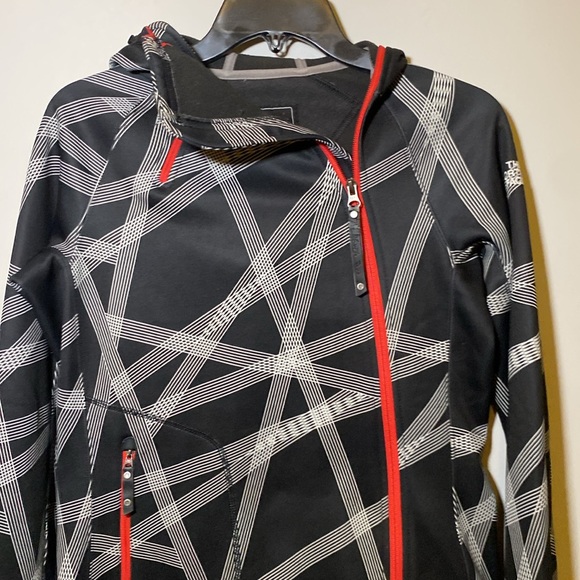 🌺The North Face APEX Running Jacket Hoodie Geometric Black White Women’s M - Picture 9 of 10